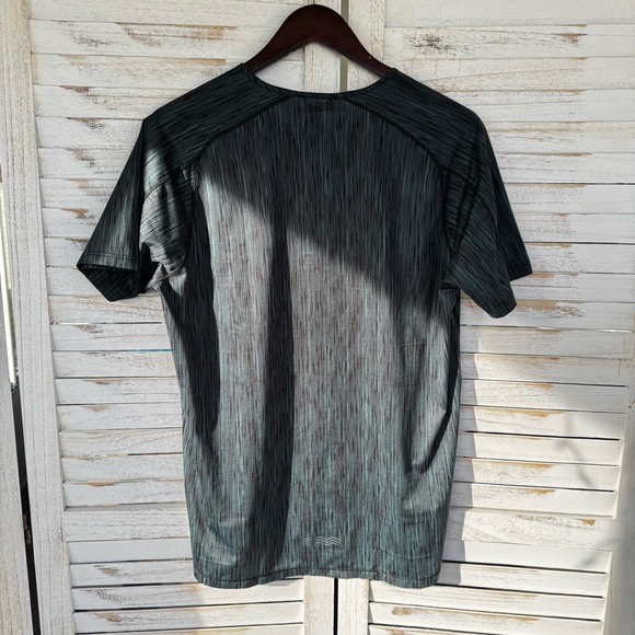 Janji | Helio Tech T-Shirt in Sea Stripe - Picture 3 of 6